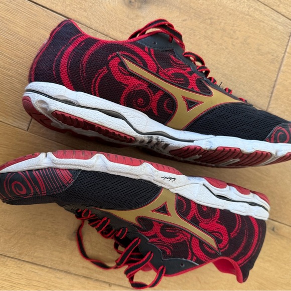 Mizuno running shoes Size: 8.5 - Picture 3 of 7